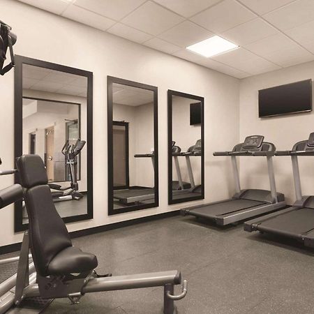 Country Inn & Suites By Radisson, Belleville, On Экстерьер фото